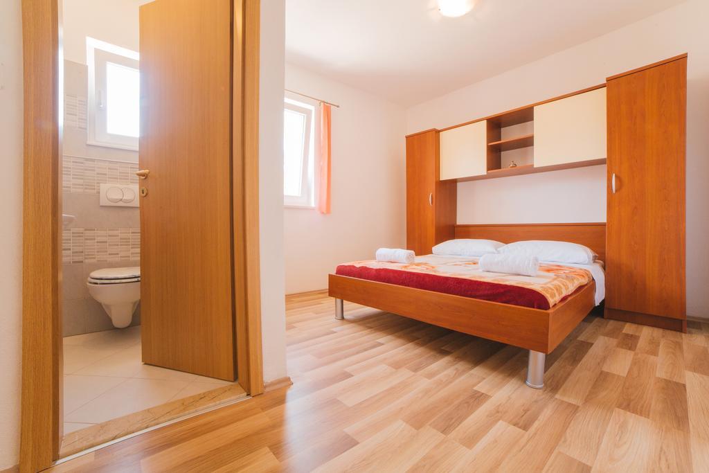 Apartment Chiara Dugi Rat Ngoại thất bức ảnh