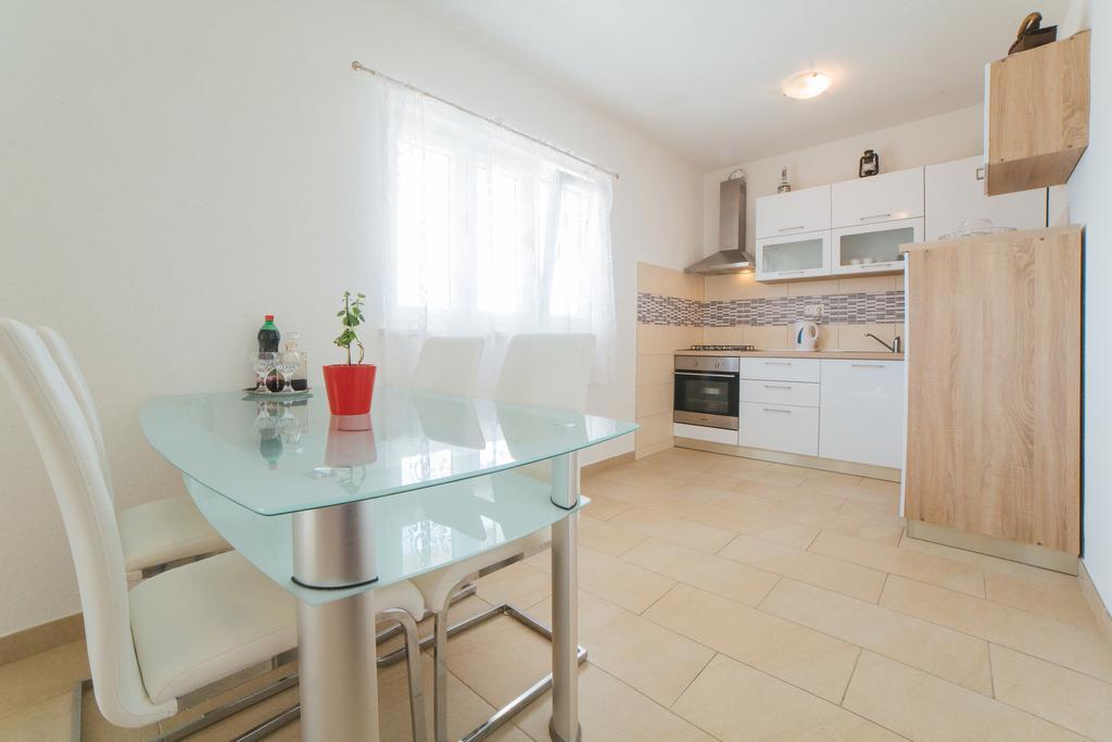 Apartment Chiara Dugi Rat Ngoại thất bức ảnh