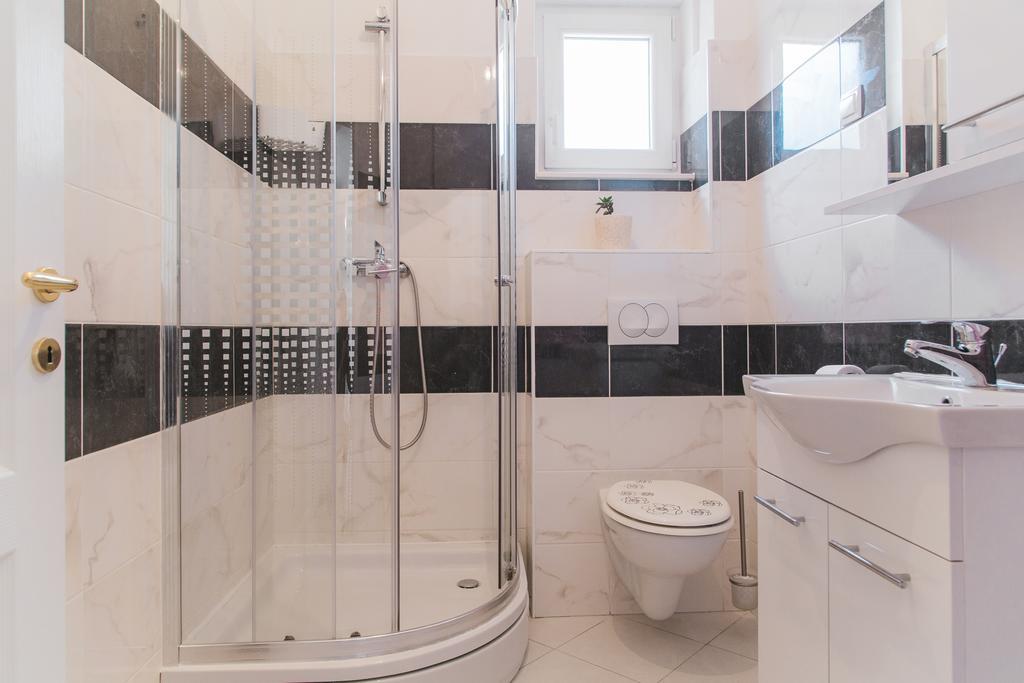 Apartment Chiara Dugi Rat Ngoại thất bức ảnh