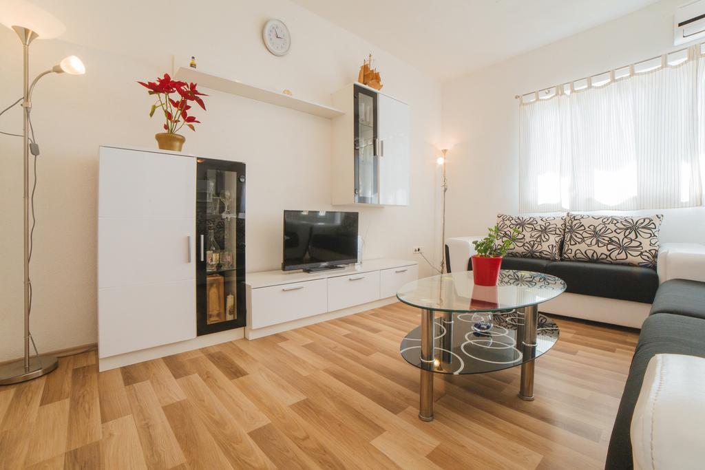 Apartment Chiara Dugi Rat Ngoại thất bức ảnh
