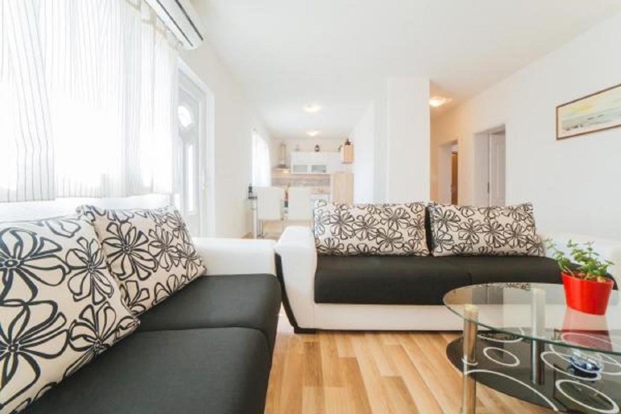 Apartment Chiara Dugi Rat Ngoại thất bức ảnh
